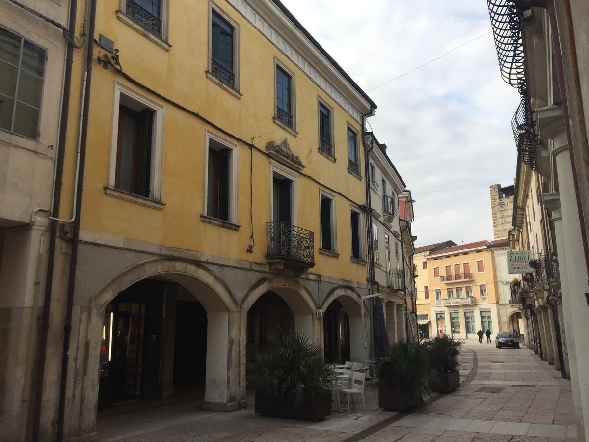 B&B Via Garibaldi ロニーゴ エクステリア 写真